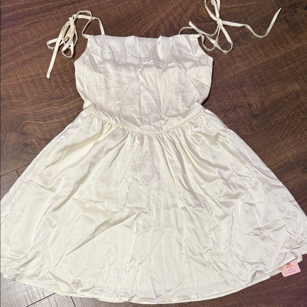 Charming beige silk Dress